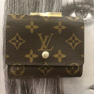 Louis Vuitton kisslock wallet